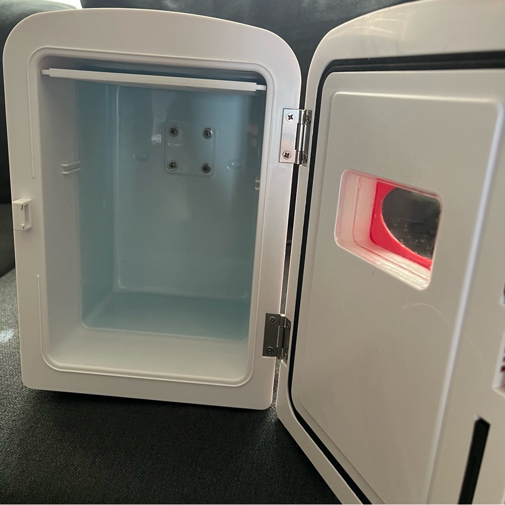 Frigidaire Red Mini Fridge - Picture 5 of 7